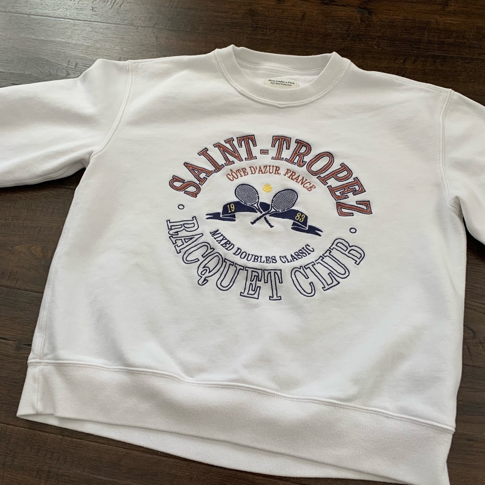 White Abercrombie and Fitch Destination Club Sunday Crew